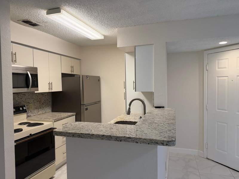 1 bedroom Condominium at 2926 S University Drive #6105, Sundance At Davie Condo, Davie — photo 3