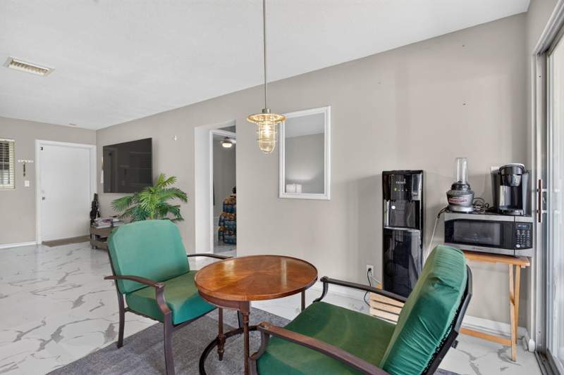 2 bedroom Condominium at 941 Crystal Lake Drive, Crystal Lake, Deerfield Beach — photo 2