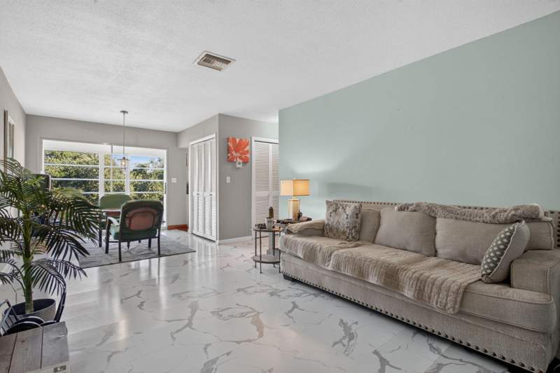 2 bedroom Condominium at 941 Crystal Lake Drive, Crystal Lake, Deerfield Beach — photo 4