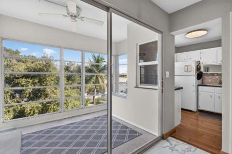 941 Crystal Lake Drive, Deerfield Beach FL - photo 10 of 21