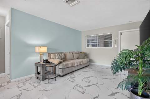 941 Crystal Lake Drive, Deerfield Beach FL - photo 6 of 21