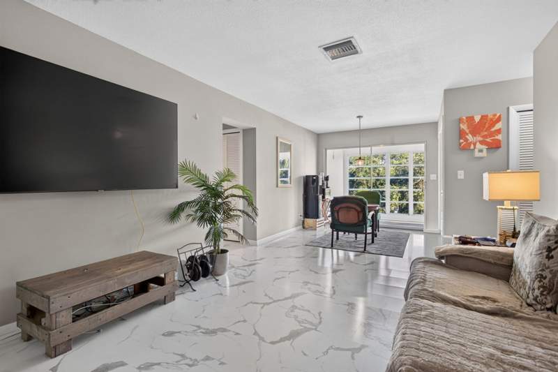 2 bedroom Condominium at 941 Crystal Lake Drive, Crystal Lake, Deerfield Beach — photo 5