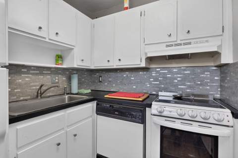 941 Crystal Lake Drive, Deerfield Beach FL - photo 8 of 21
