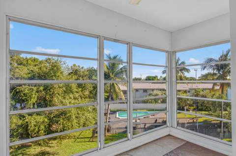 941 Crystal Lake Drive, Deerfield Beach FL - photo 12 of 21