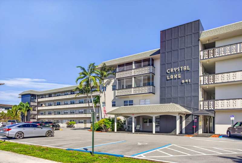 2 bedroom Condominium at 941 Crystal Lake Drive, Crystal Lake, Deerfield Beach — photo 1