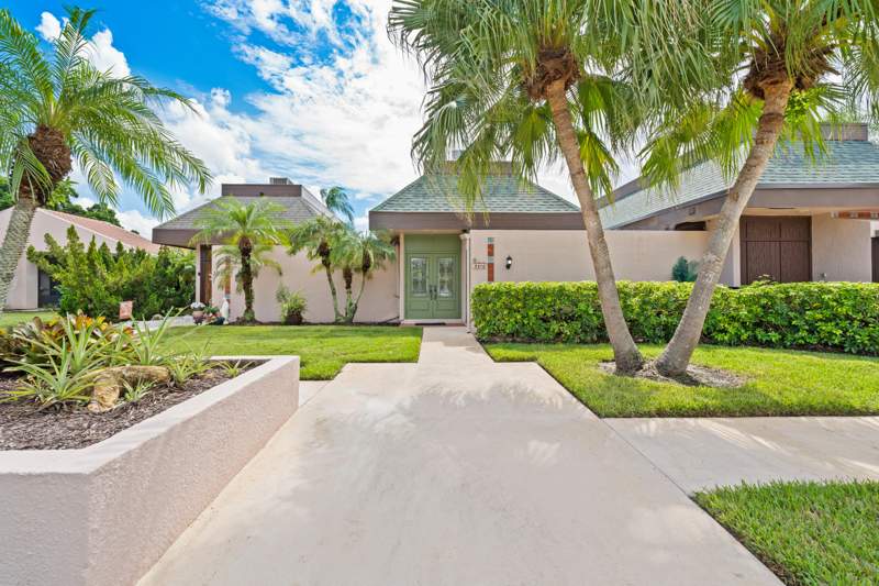 2 bedroom Condominium at 3310 SE Sandpiper Circle, Villas Of Sandpiper Bay Unit 2, Port St. Lucie — photo 2