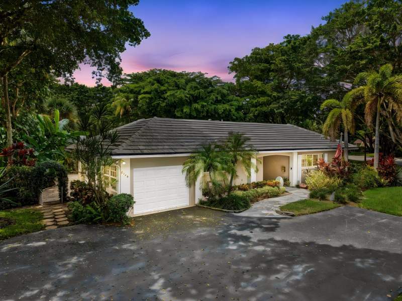 3 bedroom Villa at 3745 Oaks Clubhouse Drive #V-8, No 71 Palm-Aire Country Club, Pompano Beach — photo 2