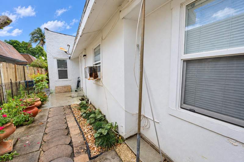 2 bedroom Single Family Residence at 906 S J Street, Lake Worth Town Of Add 1, Lake Worth Beach — photo 3