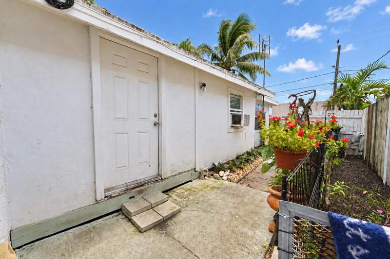 2 bedroom Single Family Residence at 906 S J Street, Lake Worth Town Of Add 1, Lake Worth Beach — photo 4