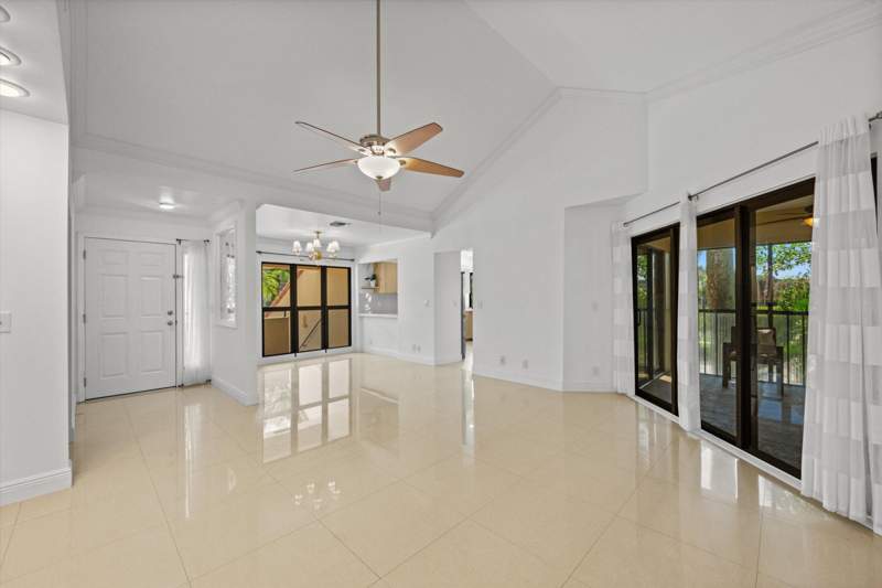 2 bedroom Condominium at 116 Waterview Drive #1160, Lakes Condo, Palm Beach Gardens — photo 2
