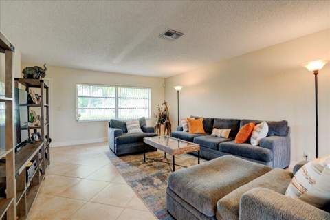 14315 Amapola Drive, Delray Beach FL - photo 10 of 52