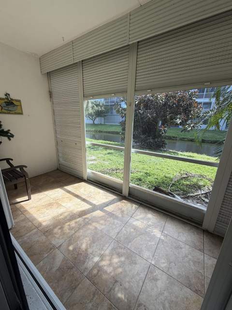2878 Donnelly Drive #103, Lake Worth FL - photo 10 of 12