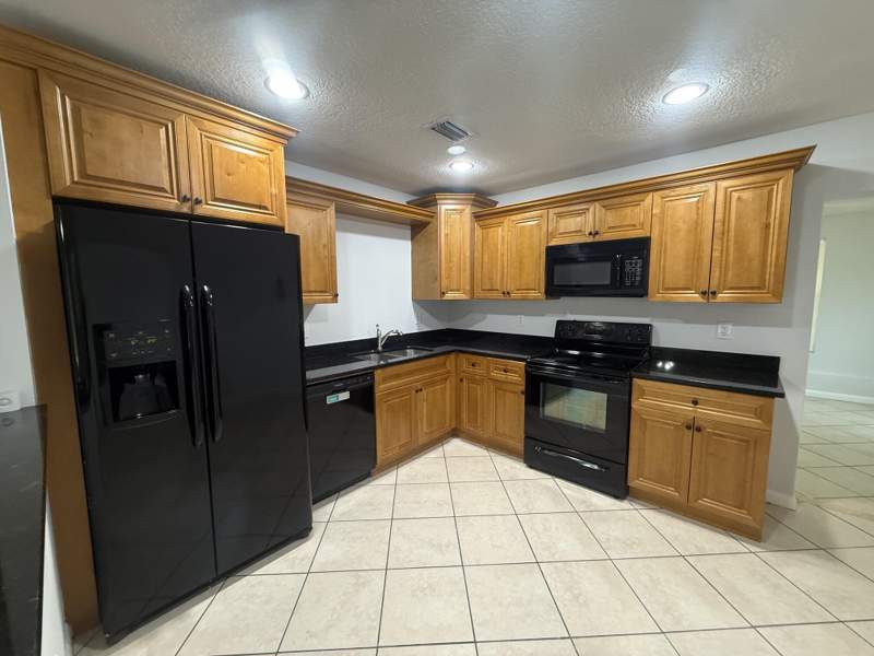 3 bedroom Single Family Residence at 817 S B Street, Lake Worth Town Of, Lake Worth Beach — photo 5