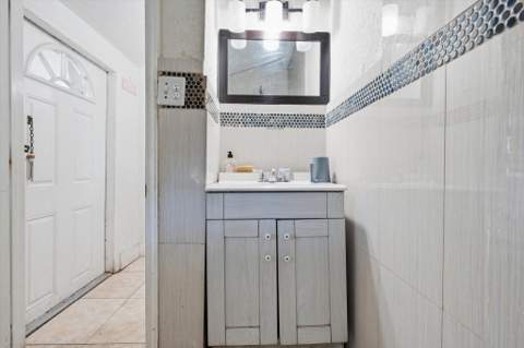 1023 N 25th Avenue, Hollywood FL - photo 10 of 18