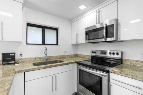 836 SW 13th Court, Pompano Beach FL - photo 6 of 37