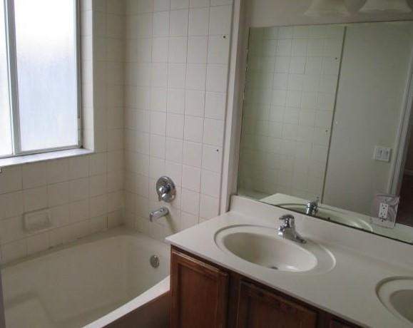 3 bedroom Townhouse at 3041 Laurel Ridge Circle, Thousand Oaks, Riviera Beach — photo 4