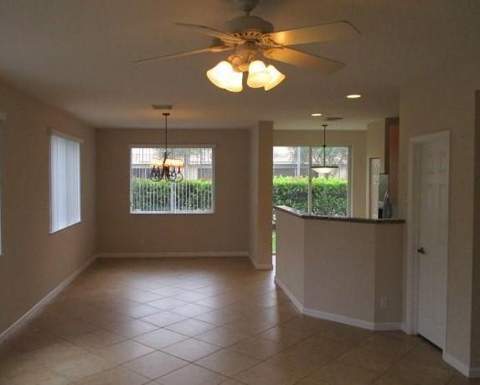 3041 Laurel Ridge Circle, Riviera Beach FL - photo 8 of 12