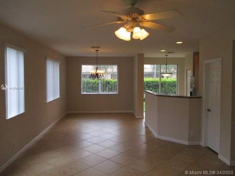 3041 Laurel Ridge Circle, Riviera Beach FL - photo 9 of 12