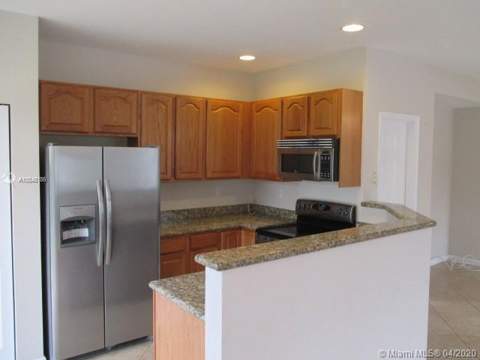 3041 Laurel Ridge Circle, Riviera Beach FL - photo 11 of 12