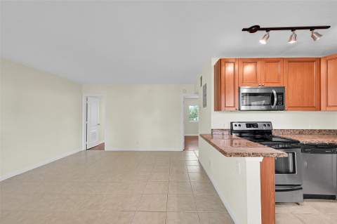 2655 NE 8th Avenue #Apt 210, Wilton Manors FL - photo 9 of 45