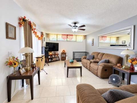 3838 Victoria Drive, West Palm Beach FL - photo 10 of 22