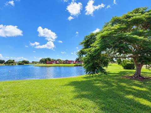 3838 Victoria Drive, West Palm Beach FL - photo 9 of 22