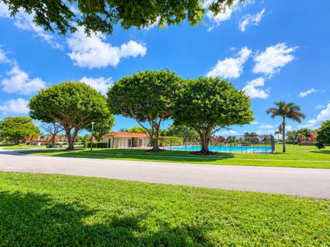 3838 Victoria Drive, West Palm Beach FL - photo 6 of 22