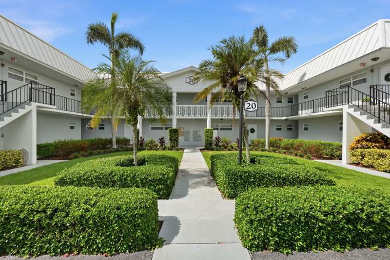 1 bedroom Condominium at 20 Colonial Club Drive #202, Colonial Club Condo Sec 1, Boynton Beach — photo 1