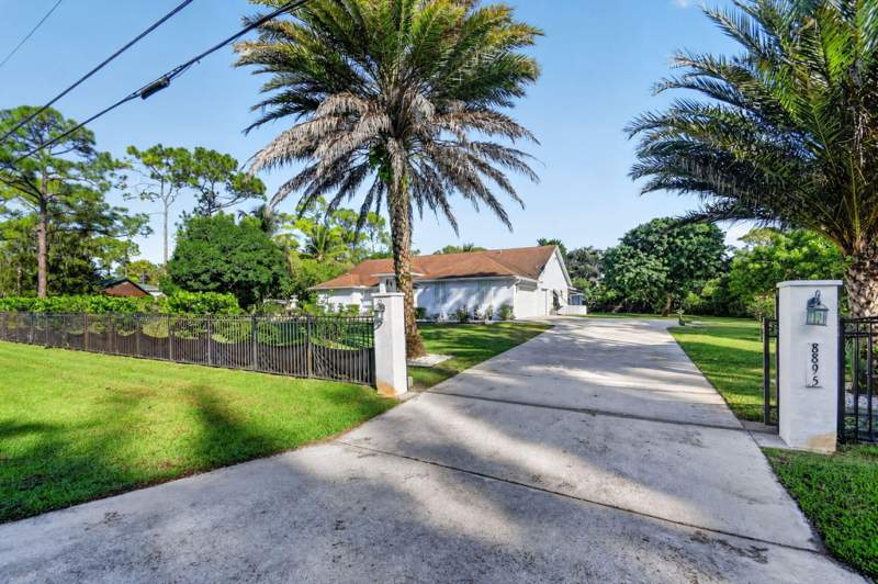 5 bedroom Single Family Residence at 8895 Palomino Drive, Palm Beach Ranchettes, Lake Worth — photo 2