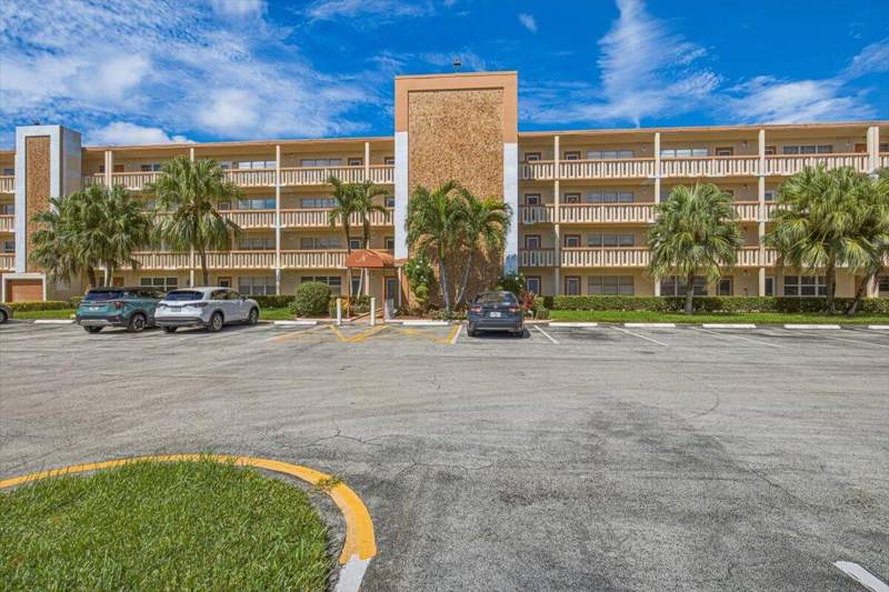 2 bedroom Condominium at 1018 Newcastle A #A, Newcastle At Century Village Condo, Boca Raton — photo 4