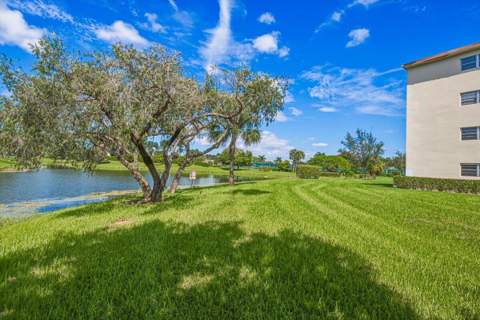 1018 Newcastle A #A, Boca Raton FL - photo 7 of 30