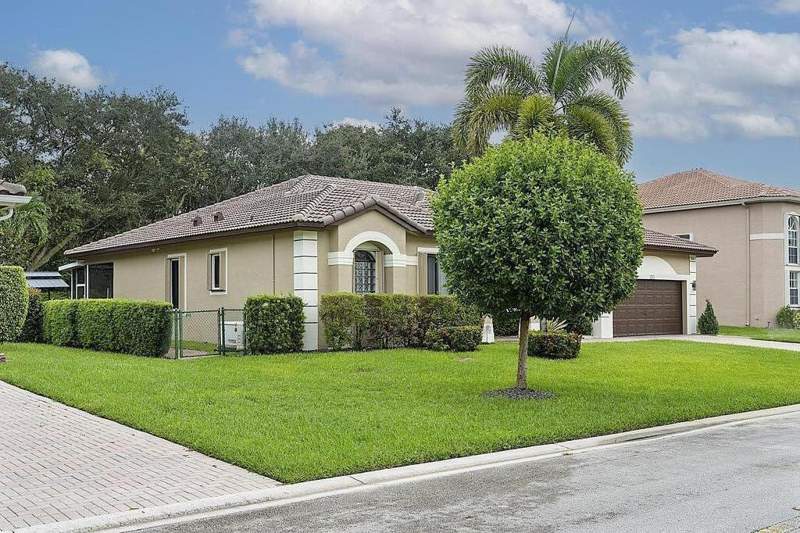 4 bedroom Single Family Residence at 5734 NW 50th Drive, Coral Creek Rep 2, Coral Springs — photo 3