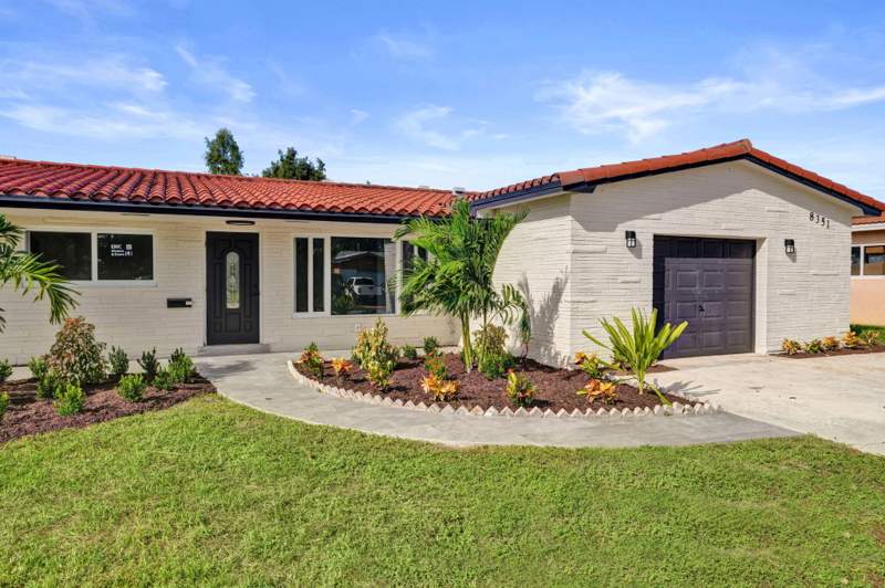 4 bedroom Single Family Residence at 8351 NW 19th Street, Pasadena Lakes, Pembroke Pines — photo 3