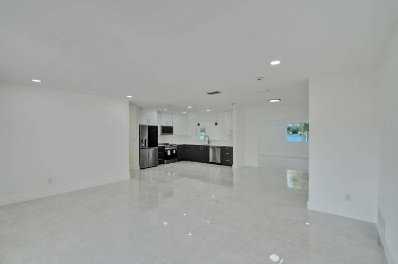 4 bedroom Single Family Residence at 8351 NW 19th Street, Pasadena Lakes, Pembroke Pines — photo 4
