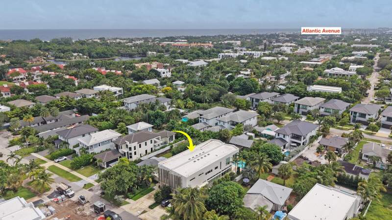 3 bedroom Single Family Residence at 724 N Lake Avenue, La Hacienda Delray, Delray Beach — photo 2