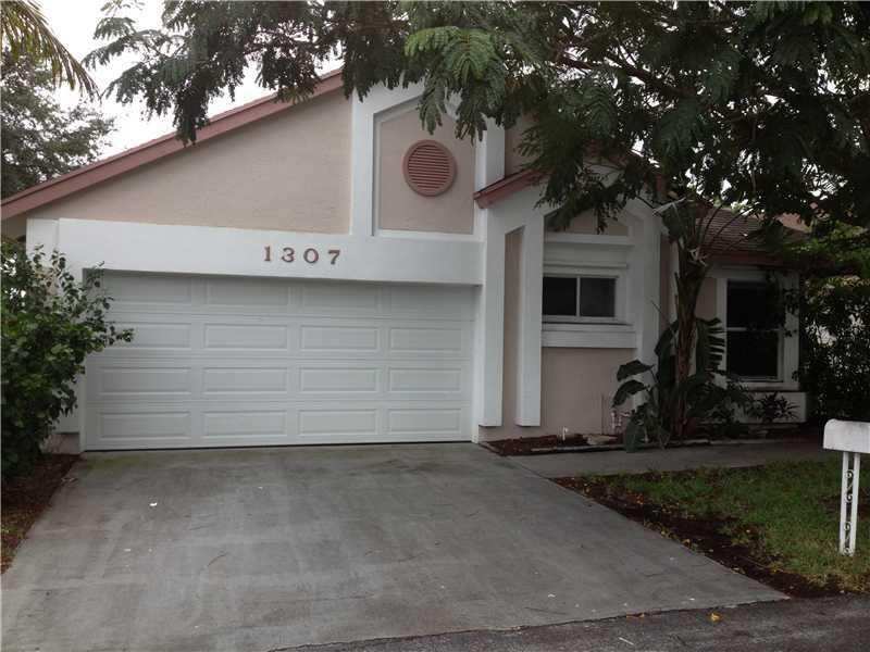 3 bedroom Single Family Residence at 1307 E Glen Oak Road, North Lauderdale Division, North Lauderdale — photo 1