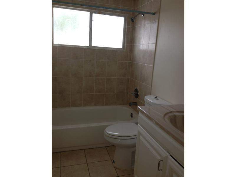 3 bedroom Single Family Residence at 1307 E Glen Oak Road, North Lauderdale Division, North Lauderdale — photo 4