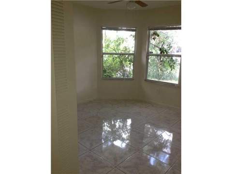 1307 E Glen Oak Road, North Lauderdale FL - photo 8 of 11