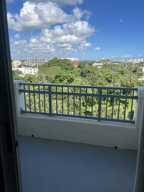 403 S Sapodilla Avenue #501, West Palm Beach FL - photo 17 of 22