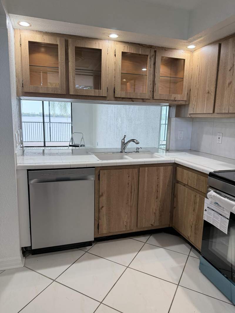 2 bedroom Condominium at 112 Lake Emerald Drive #203, Lake Emerald Condominium No, Oakland Park — photo 5