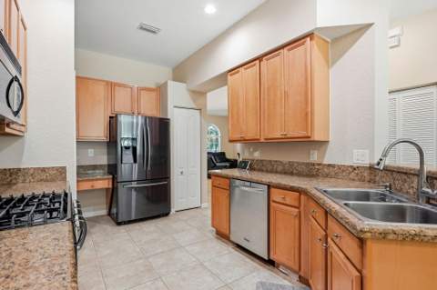 375 Berenger Walk, Royal Palm Beach FL - photo 10 of 32