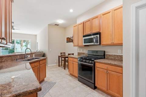 375 Berenger Walk, Royal Palm Beach FL - photo 11 of 32