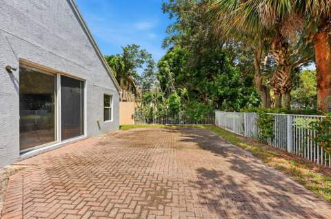 375 Berenger Walk, Royal Palm Beach FL - photo 21 of 32