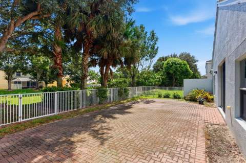 375 Berenger Walk, Royal Palm Beach FL - photo 23 of 32