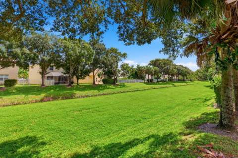 375 Berenger Walk, Royal Palm Beach FL - photo 24 of 32