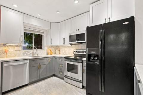 1125 NW 30th Court #9, Wilton Manors FL - photo 18 of 31