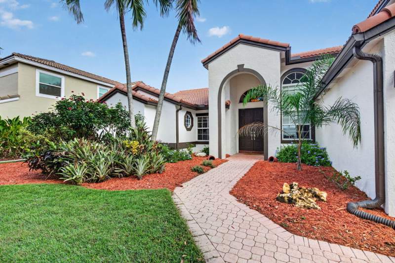 5 bedroom Single Family Residence at 10257 Bermuda Drive, Embassy Lakes Parcel, Cooper City — photo 3