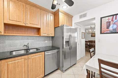 4000 NW 44th Avenue #208, Lauderdale Lakes FL - photo 9 of 48