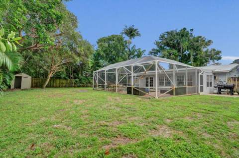 2359 Holly Lane, Palm Beach Gardens FL - photo 12 of 28