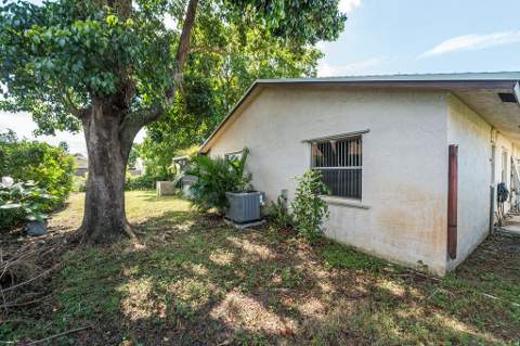 4718 Blue Pine Circle, Greenacres FL - photo 6 of 41